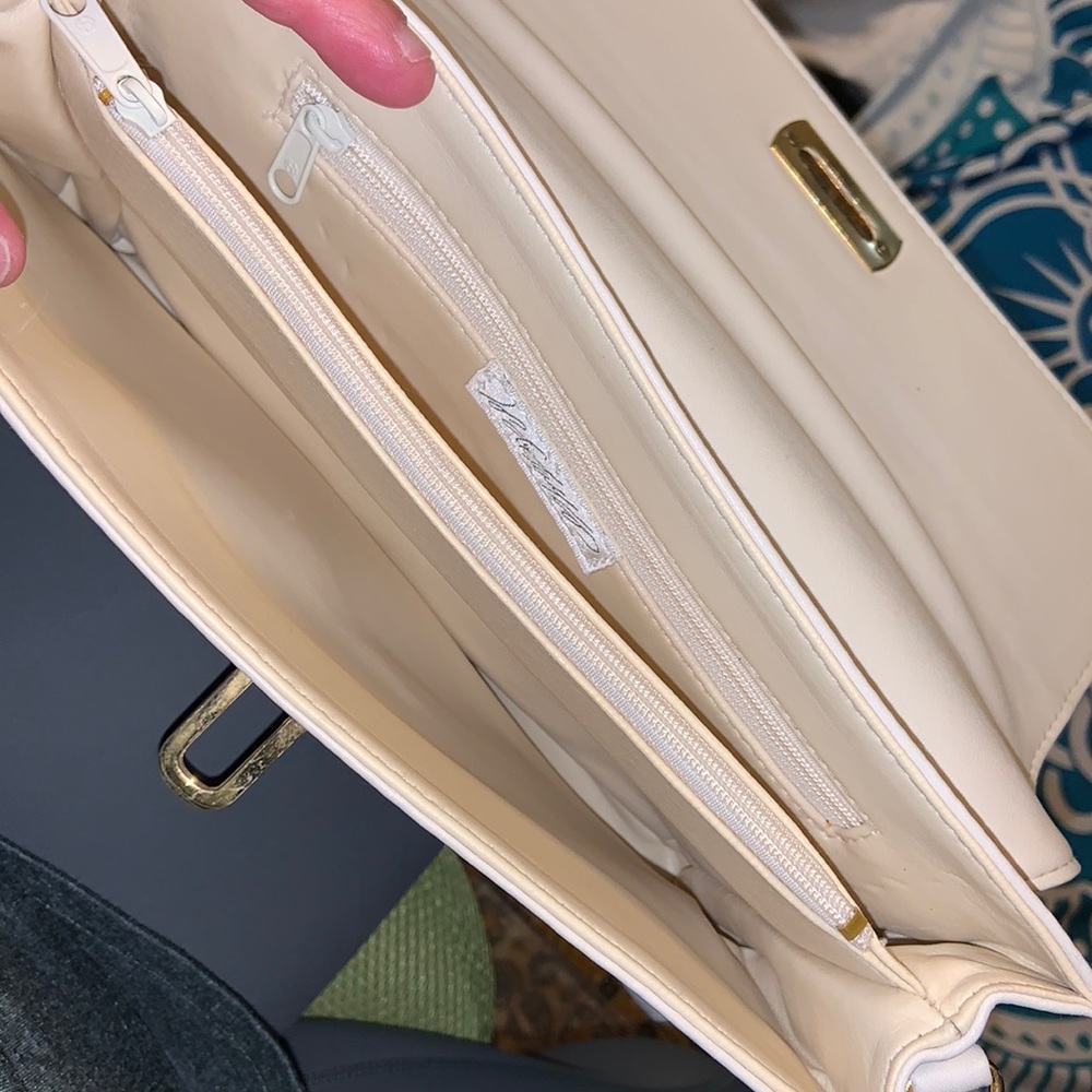 Lord & Taylor Vintage ivory white leather shoulder Crossbody with chain strap. - Picture 5 of 11